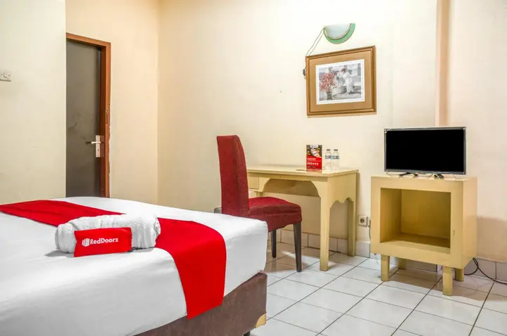 Джакарта: RedDoorz near Plaza Senayan