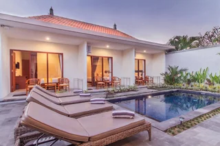 Санур: Cening Ayu Sanur