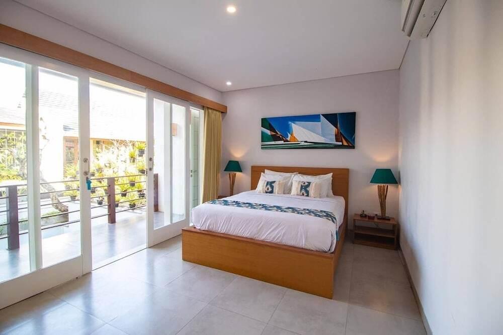 Кута: Three Bedroom Villa In Seminyak Wbreakfast
