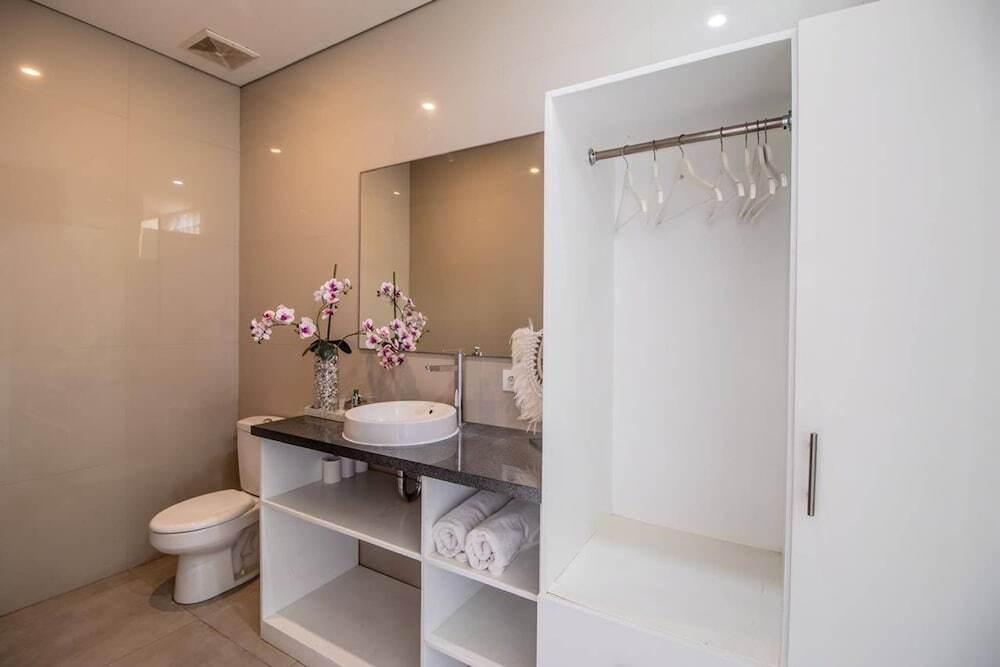 Кута: Three Bedroom Villa In Seminyak Wbreakfast