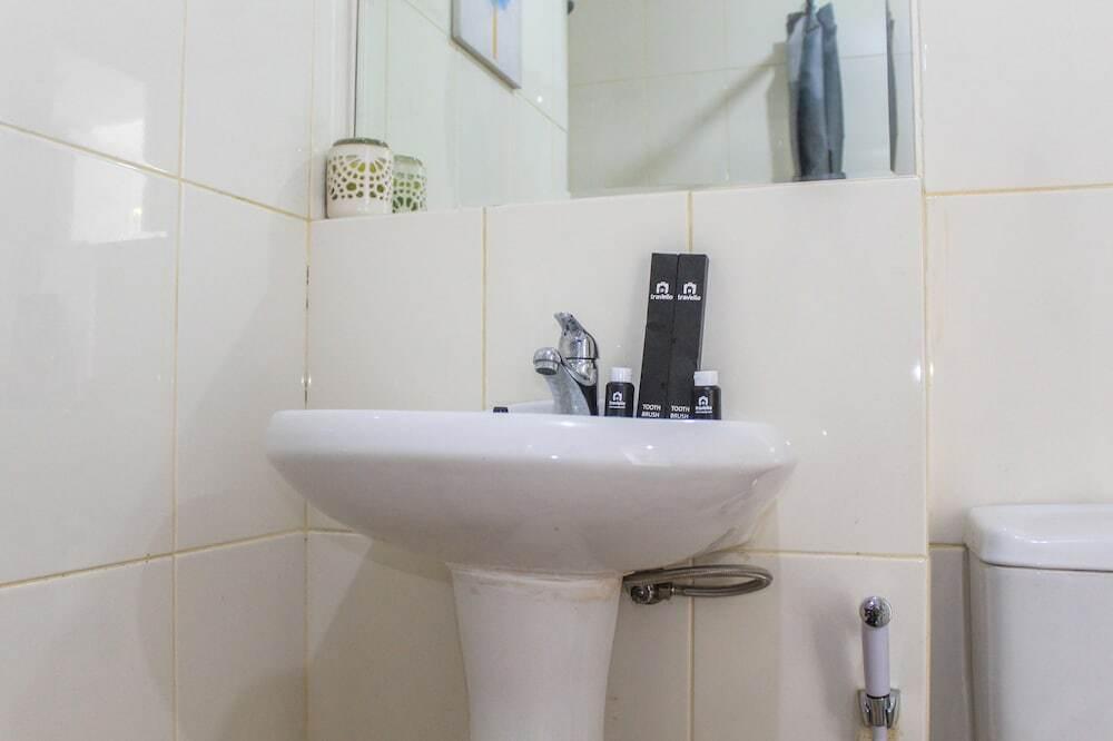 Джакарта: Fabulous Studio Ambassade Apartment