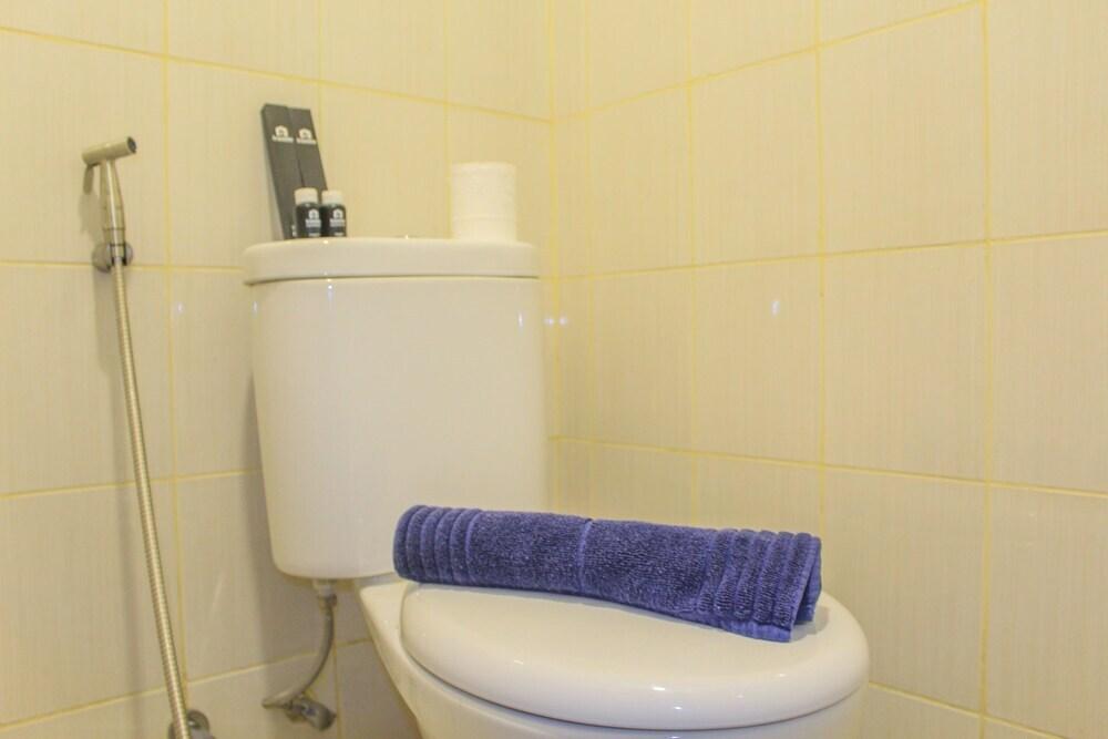 Тангеранг: Simple Living Studio Apartment at Ayodhya Residences