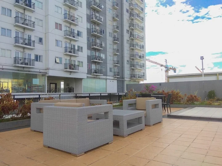 Депок: Modern and Cozy Studio Park View Condominium Apartment