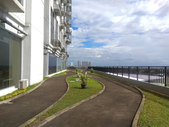 Депок: Minimalist Studio Park View Condominium Apartment near Mall