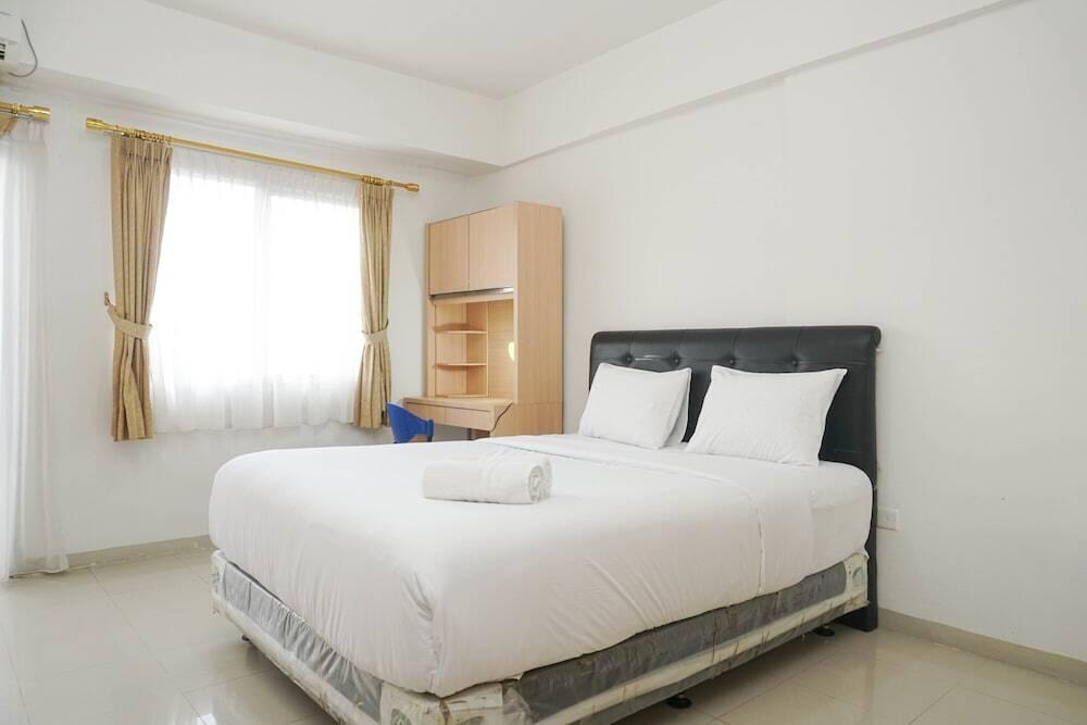 Депок: Minimalist Studio Park View Condominium Apartment near Mall