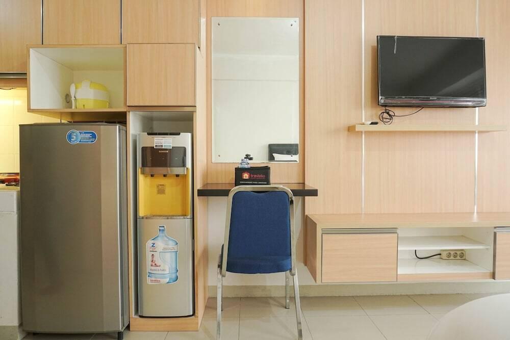 Депок: Minimalist Studio Park View Condominium Apartment near Mall