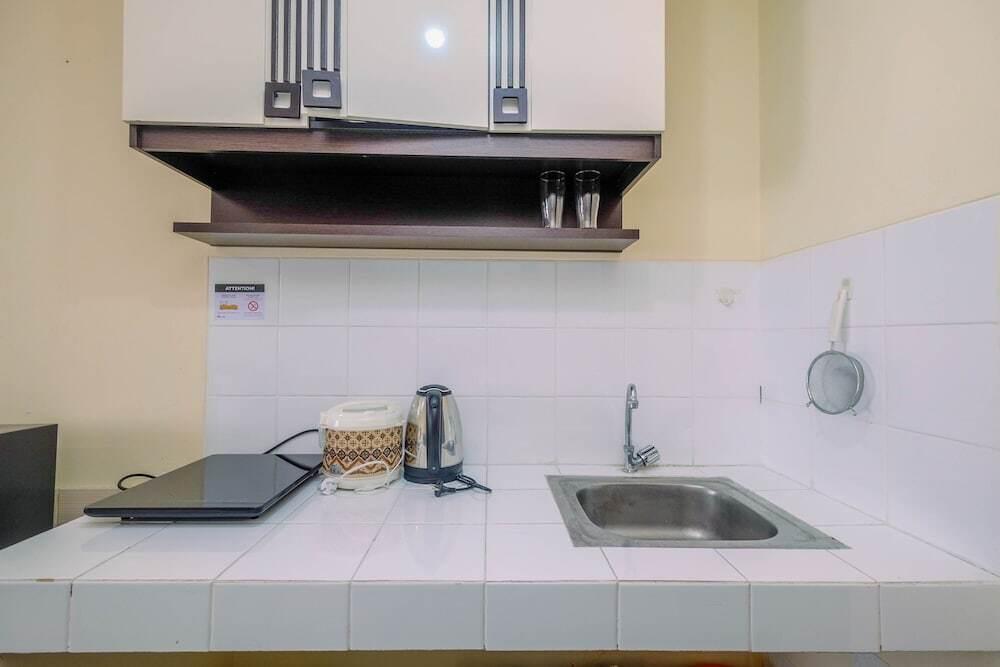 Депок: Homey Good Studio Depok Park View Condominium Apartment