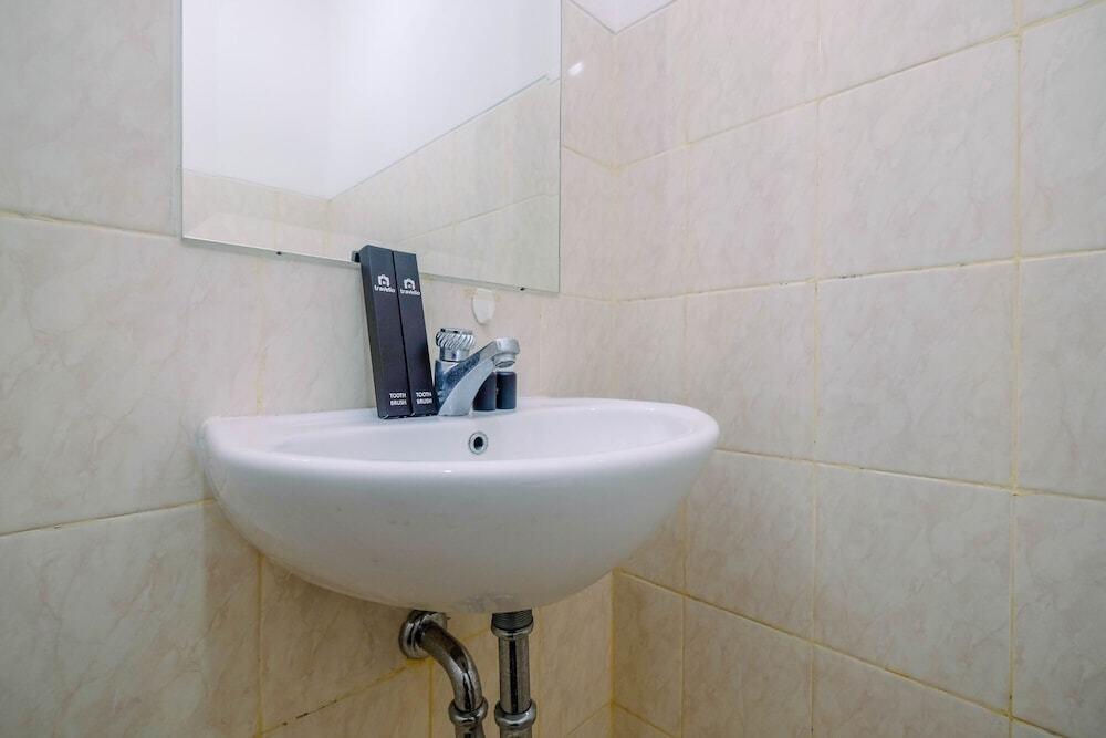 Депок: Homey Good Studio Depok Park View Condominium Apartment