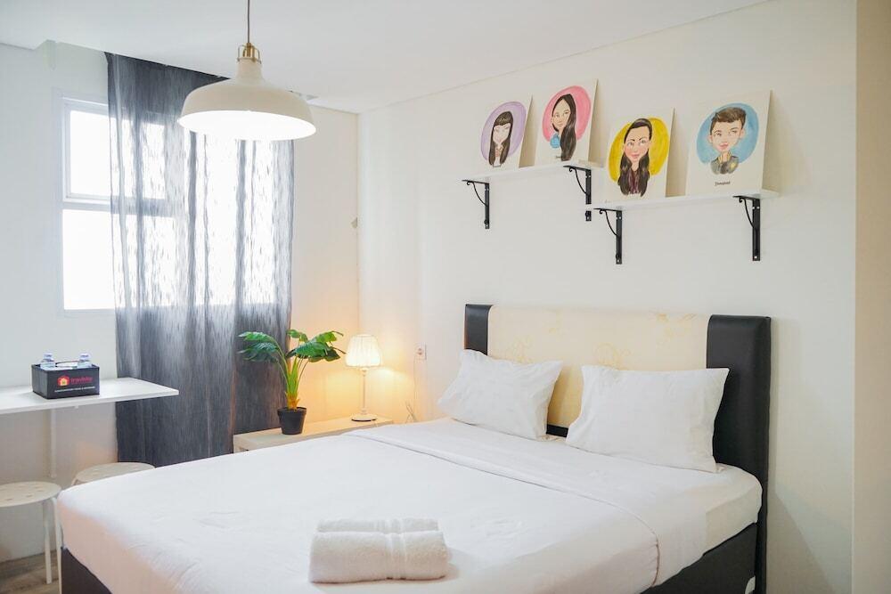 Южный Тангеранг: Minimalist Design Studio Apartment at Bintaro Icon