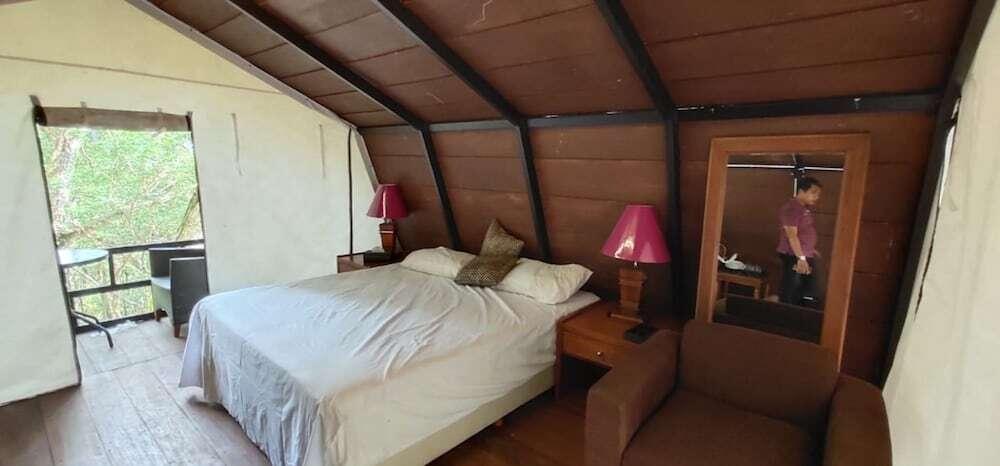 Watu Mabur Holiday Centre and Camping — фото 1