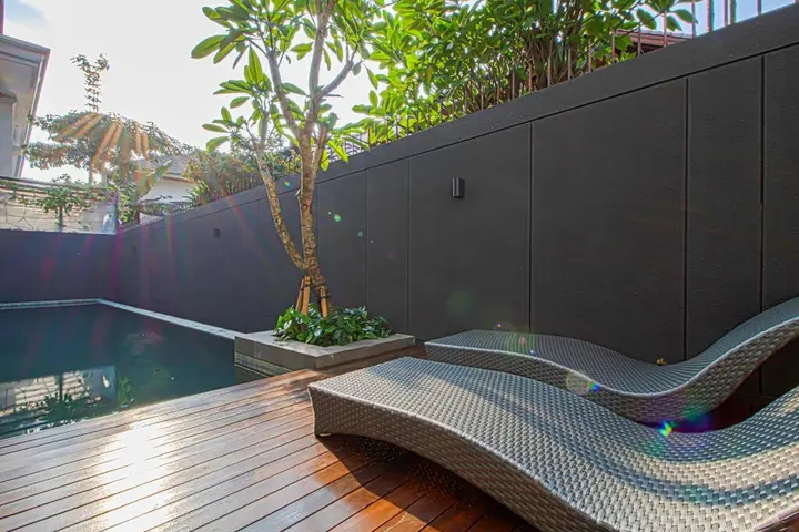 Куруг: M Studio Karawaci