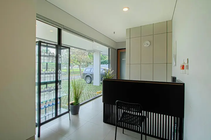 Куруг: M Studio Karawaci