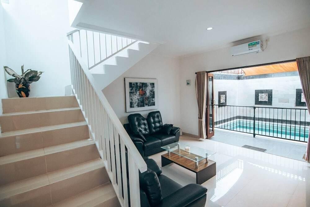 Беноа: Hidden Oasis With A Pool+balcony & Private Rooftop