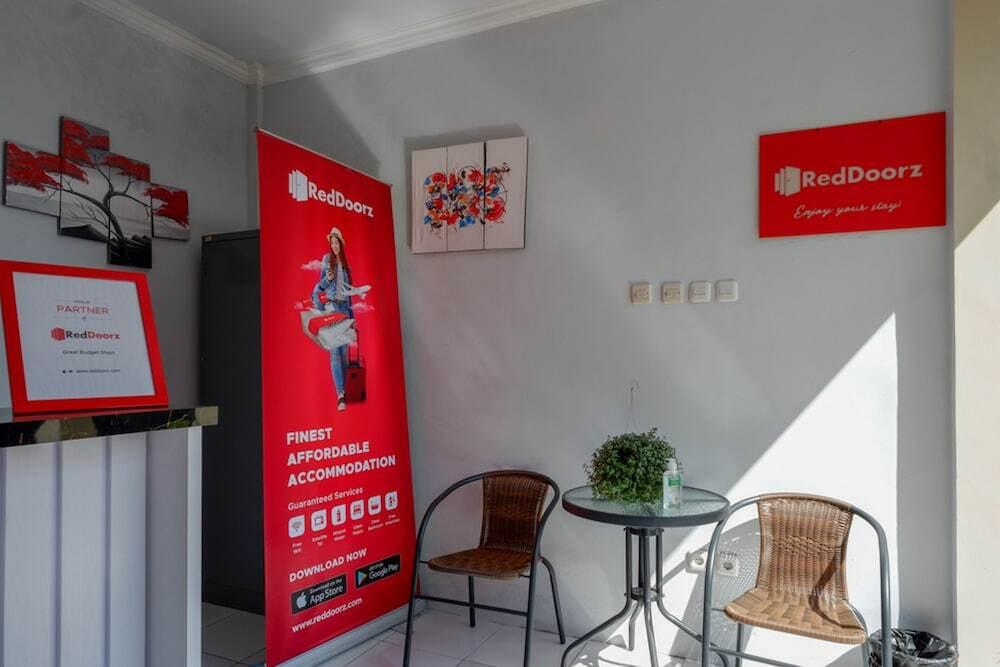 Батуретно: RedDoorz near Padang Golf Adisucipto