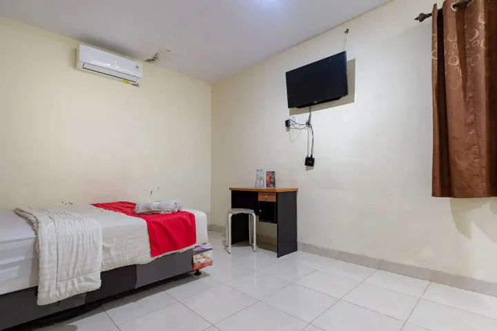 Медан: RedDoorz @ Medan Johor 2