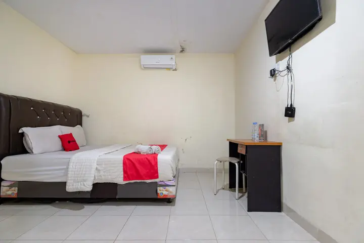 Медан: RedDoorz @ Medan Johor 2