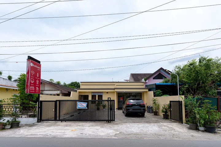 Медан: RedDoorz @ Medan Johor 2