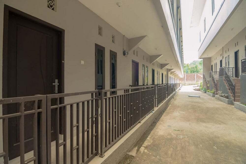 Барос: Aziz Guest House Syariah