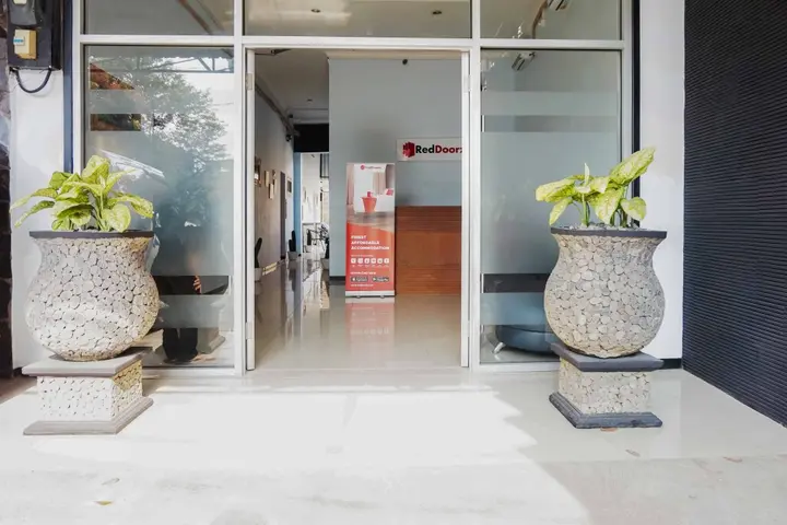 Маланг: RedDoorz near Velodrome Malang 2