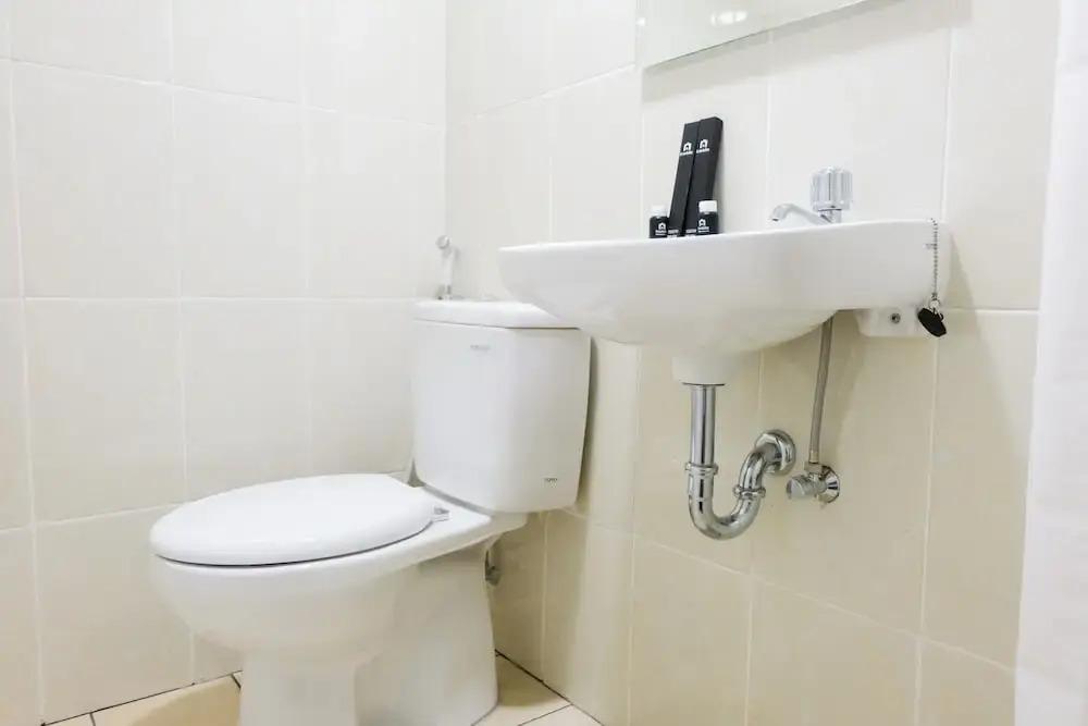 Legok: Comfy Studio Apartment with Extra Bed at M-Town Residence