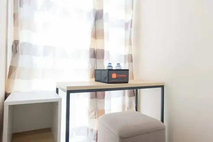 Comfy Studio Apartment with Extra Bed at M-Town Residence — фото 3