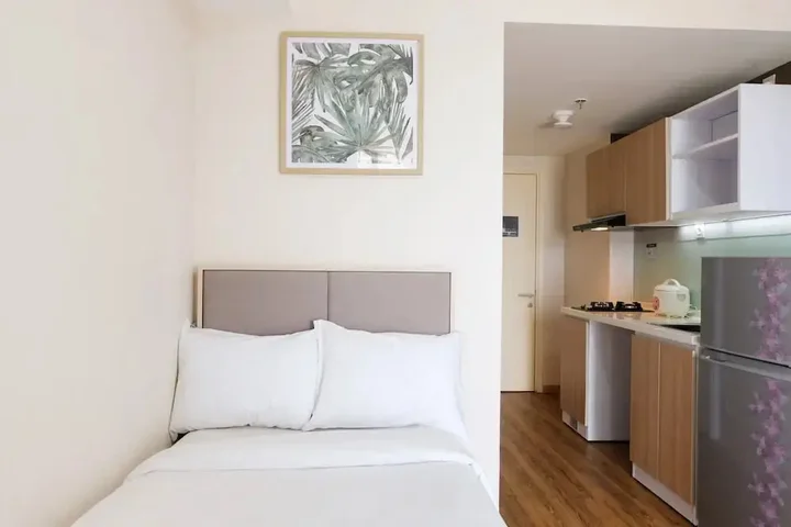 Legok: Comfy Studio Apartment with Extra Bed at M-Town Residence