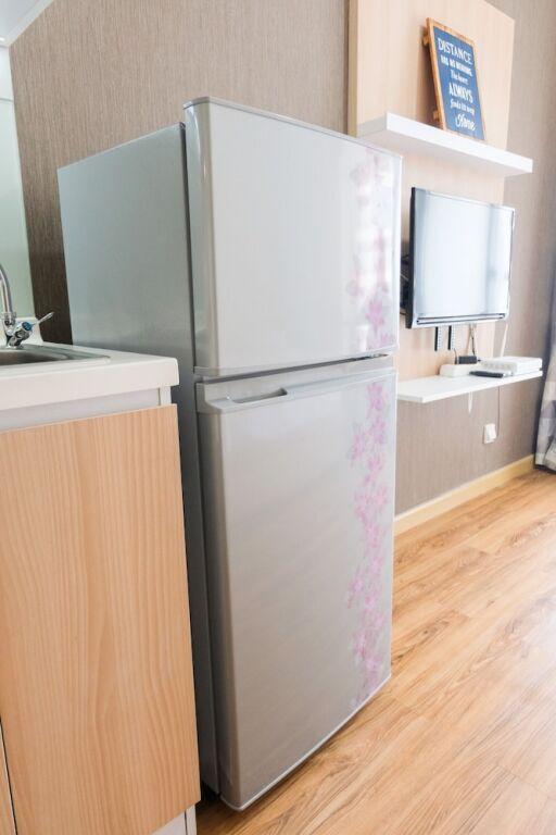 Legok: Comfy Studio Apartment with Extra Bed at M-Town Residence