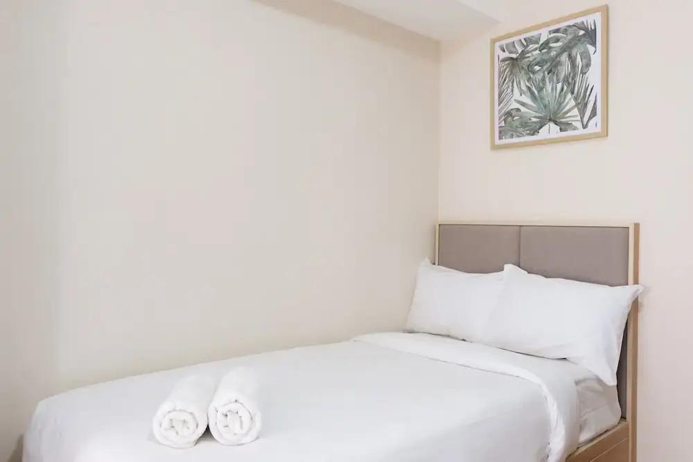 Comfy Studio Apartment with Extra Bed at M-Town Residence — фото 2