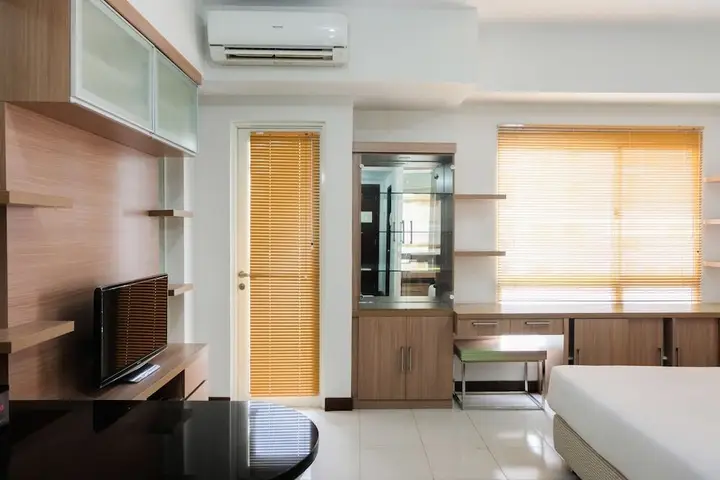 Simply Furnished Studio Apartment at Scientia Residence — фото 3
