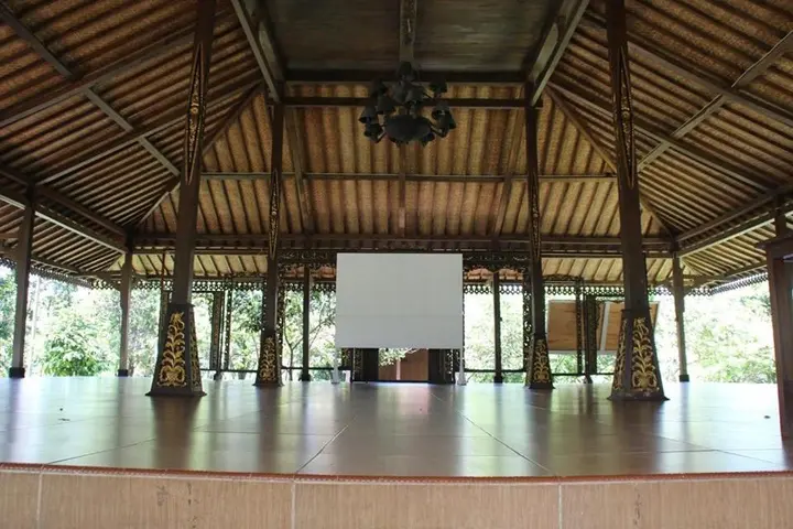 Читарингул: Kampoeng Wisata Rumah Joglo