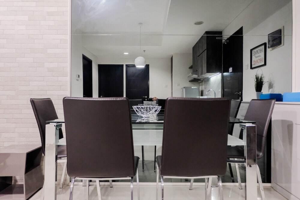 Legok: Bright 2BR Apartment at Paramount Skyline