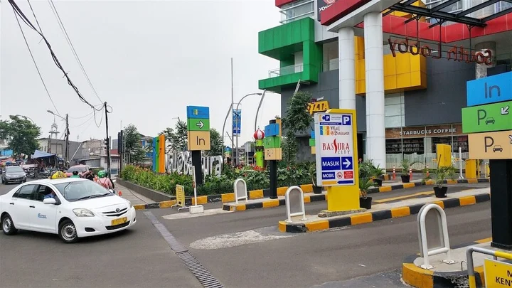 Джакарта: Best Price 3BR at Bassura City Cipinang Apartment