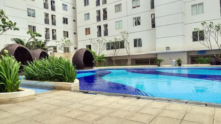 Джакарта: Minimalist 1BR with Pool View at Bassura City Apartment