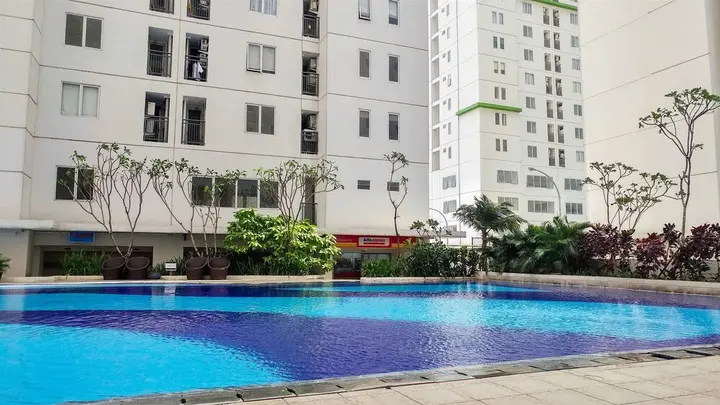 Джакарта: Minimalist 1BR with Pool View at Bassura City Apartment