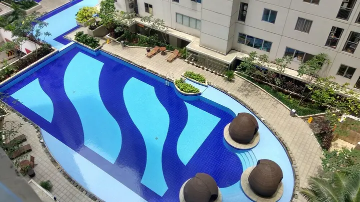 Джакарта: Minimalist 1BR with Pool View at Bassura City Apartment