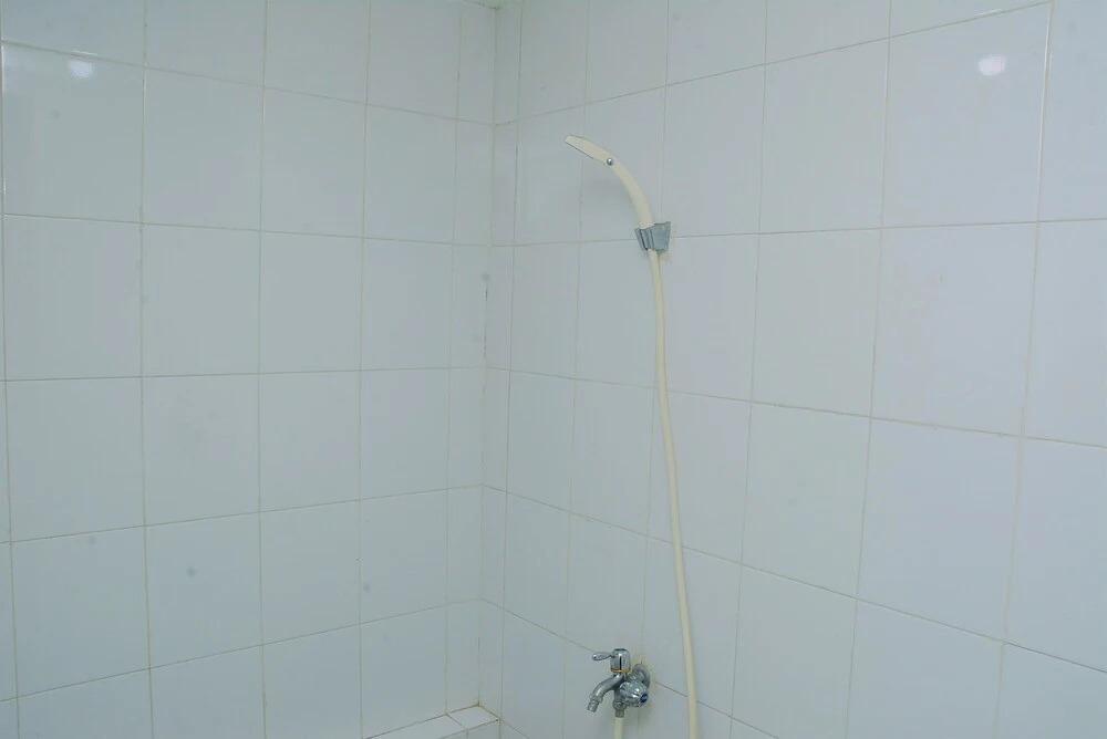 Джакарта: Minimalist 1BR with Pool View at Bassura City Apartment