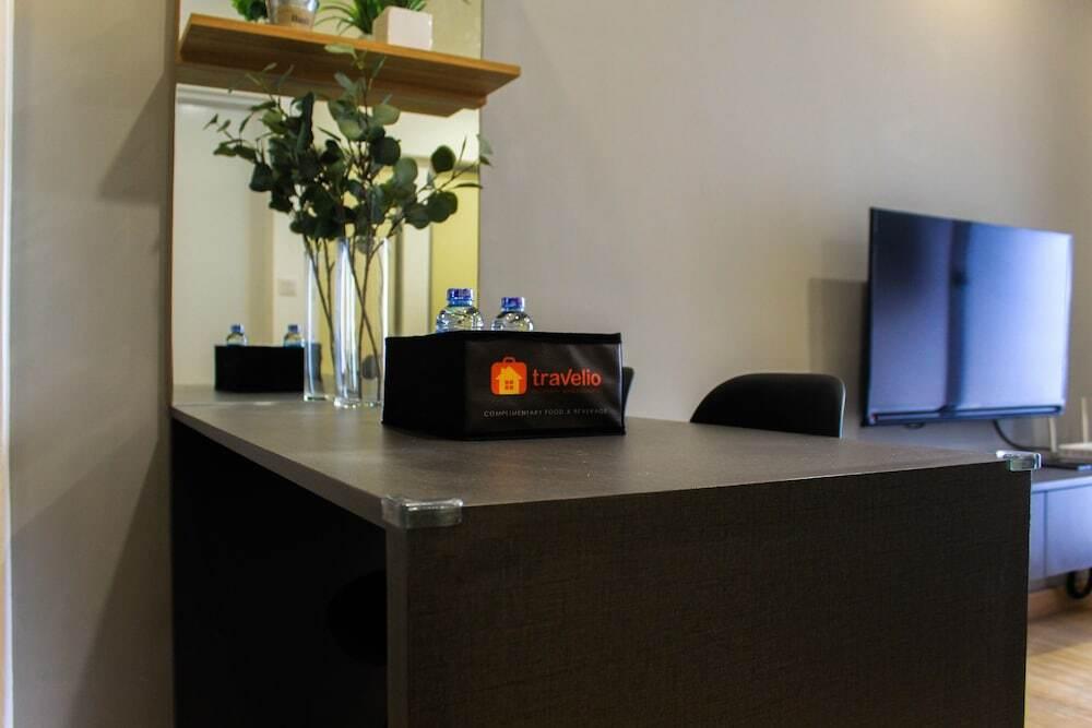 Legok: Warm and Cozy 3BR Apartment at M-Town Residence