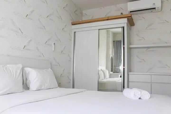 Minimalist & Modern 1BR Apartment at Scientia Residence — фото 3