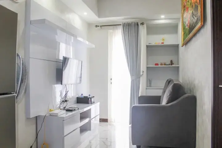 Minimalist & Modern 1BR Apartment at Scientia Residence — фото 2