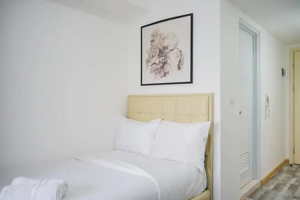 Legok: Strategic Studio Apartment with Extra Bed at M-Town Residence