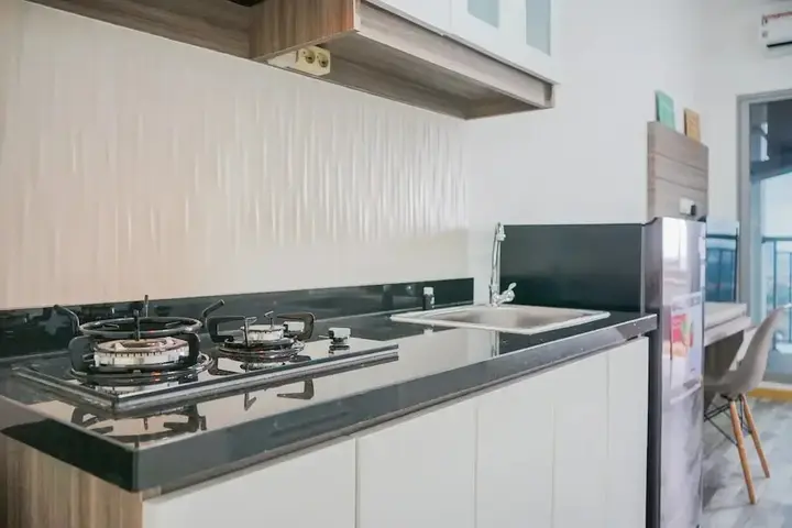 Legok: Strategic Studio Apartment with Extra Bed at M-Town Residence