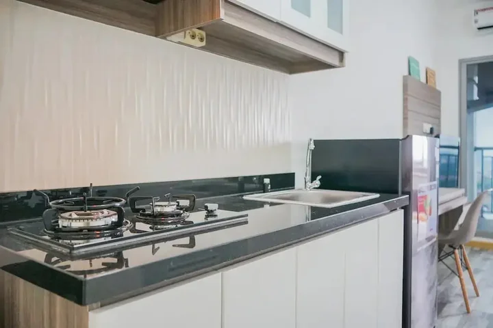 Legok: Strategic Studio Apartment with Extra Bed at M-Town Residence