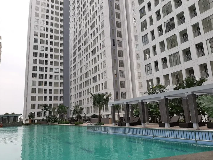 Legok: Strategic Studio Apartment with Extra Bed at M-Town Residence