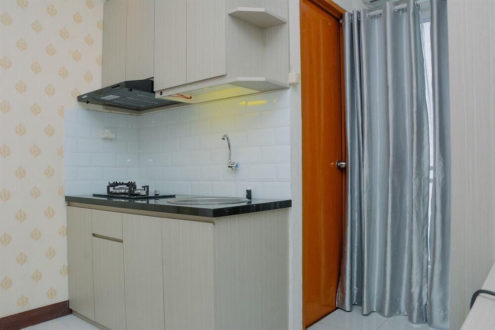 Депок: Relaxing and Comfy Studio Cinere Resort Apartment
