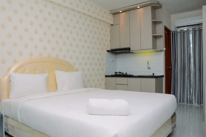 Relaxing and Comfy Studio Cinere Resort Apartment — фото 4