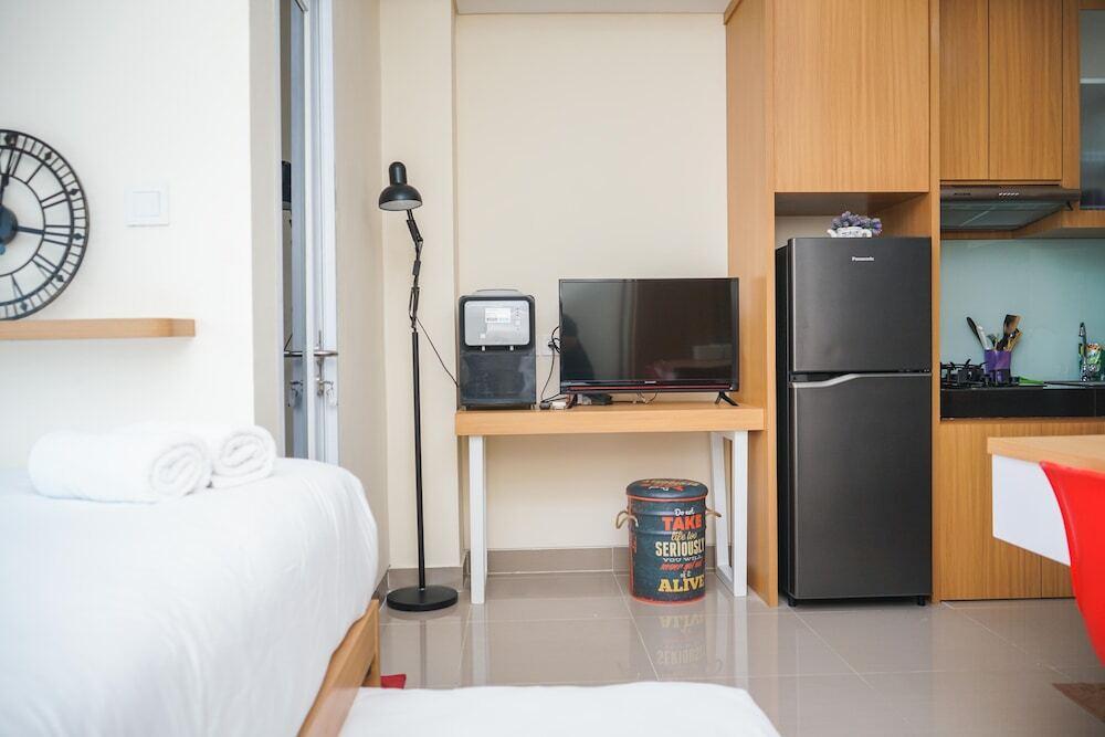 Legok: Cozy And Lovely Studio Apartment At B Residence