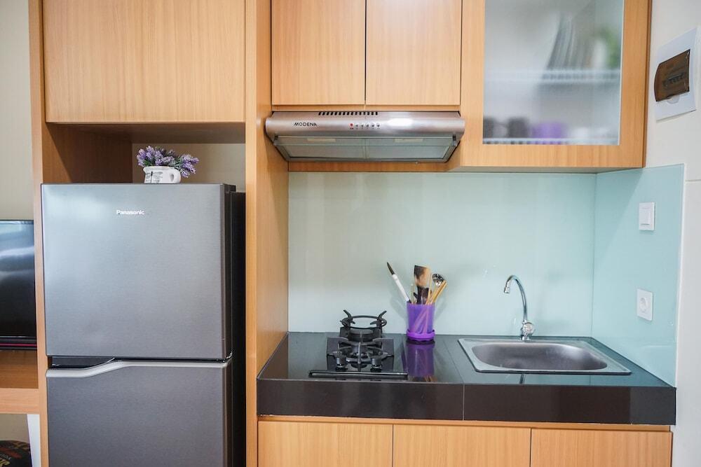 Legok: Cozy And Lovely Studio Apartment At B Residence