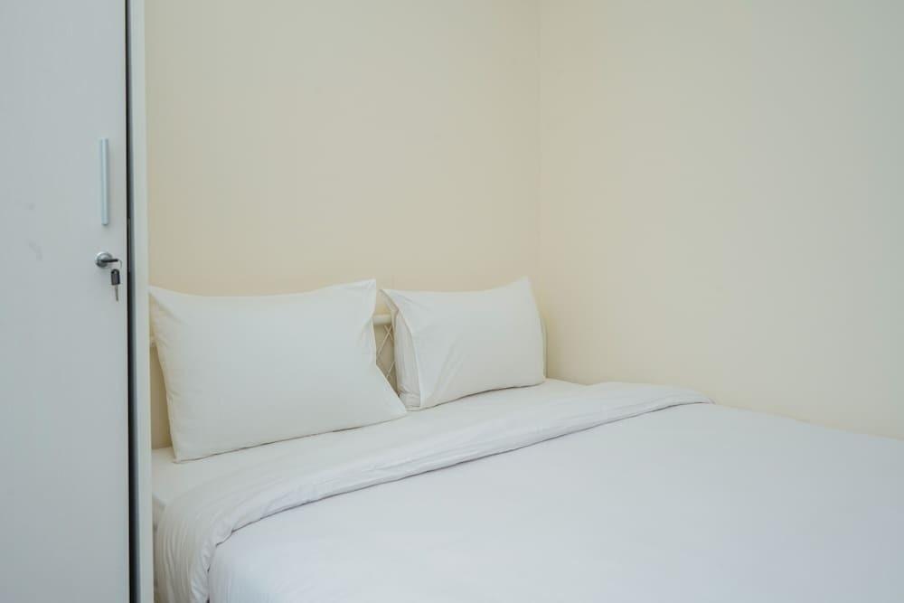 Legok: Minimalist Studio Apartment at B Residence near Aeon Mall BSD