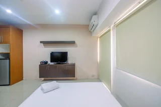 Депок: Comfortable Studio Apartment at Park View Condominium near Mall