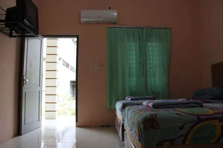 Петумбак: Penginapan Transit Tomato
